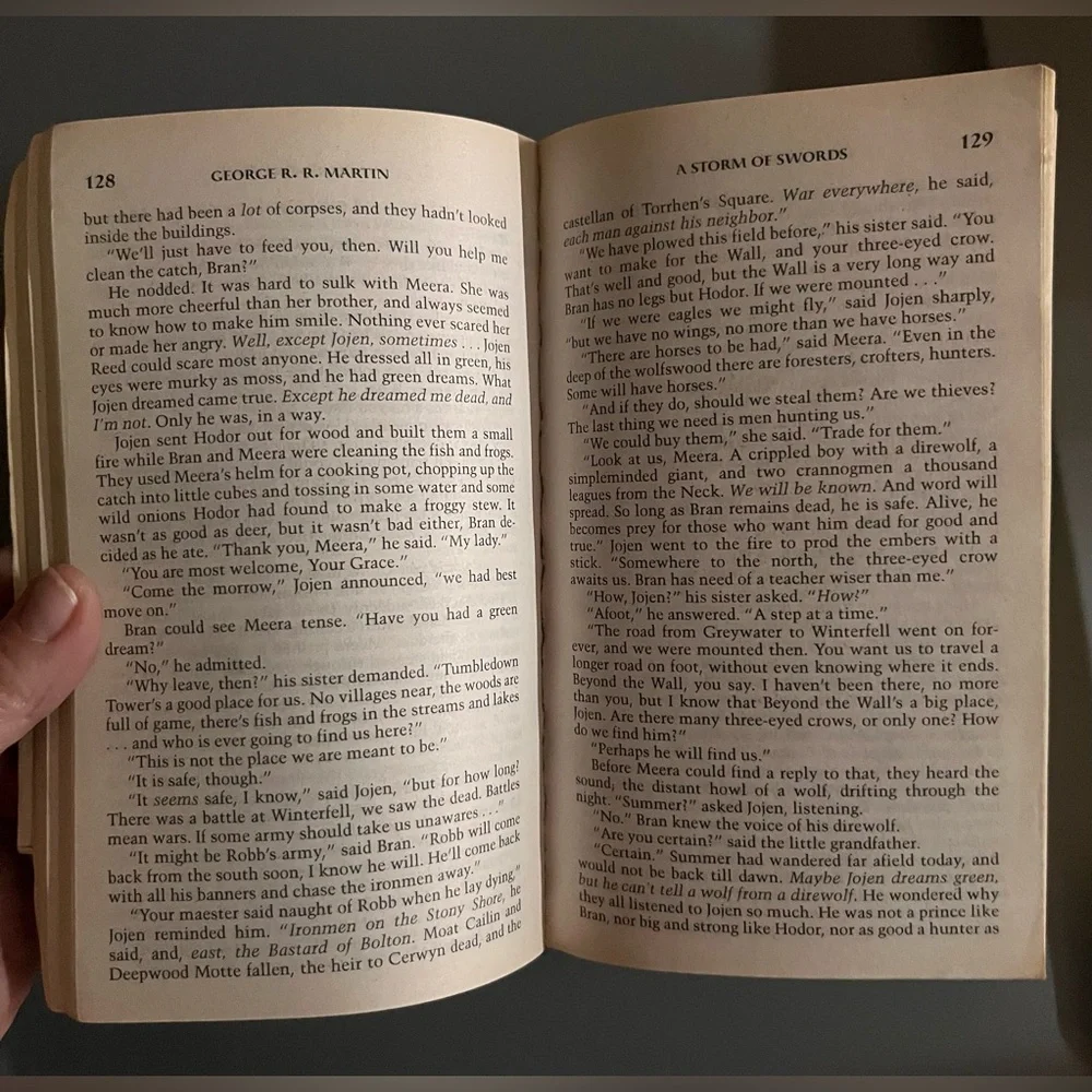 💜Game of Thrones : A Storm of Swords by George R.R Martin